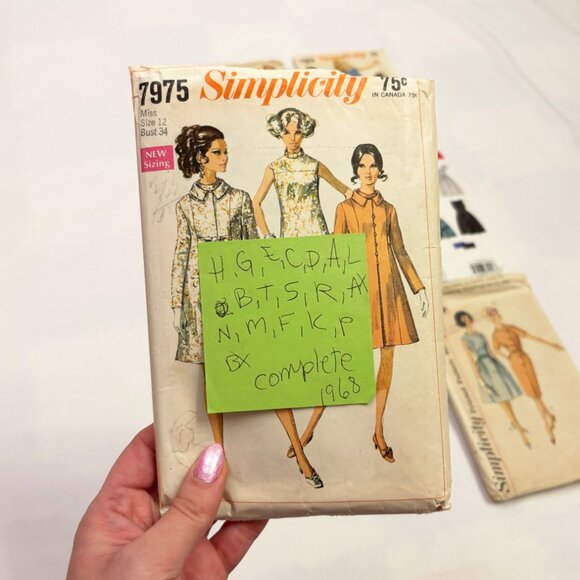 Lot of 12 sewing patterns for women and kids - assorted sizes - Picture 9 of 13